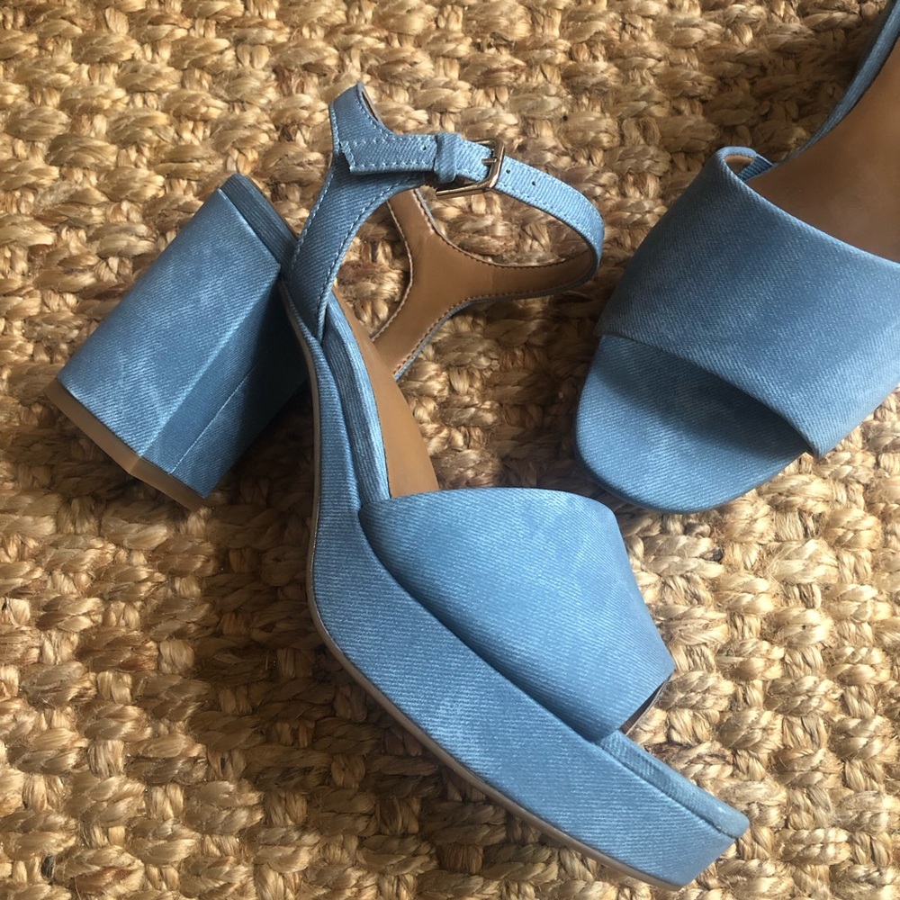 New: Naturalizer Lilly Platform in Faux Denim. Size 8